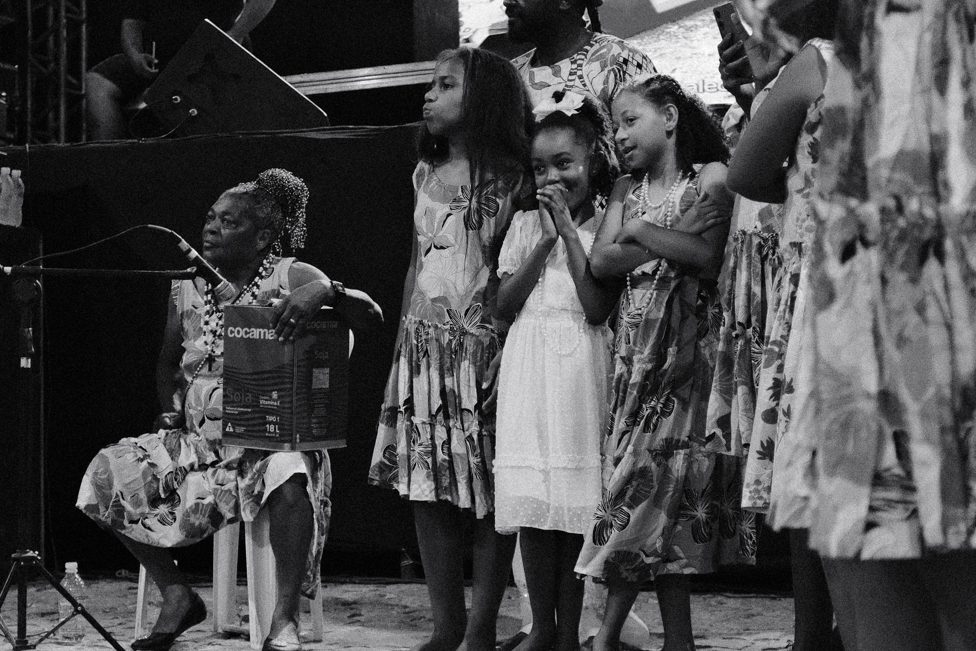 Parceria
Desde cedo, as crianças aprendem os movimentos e versos do samba.