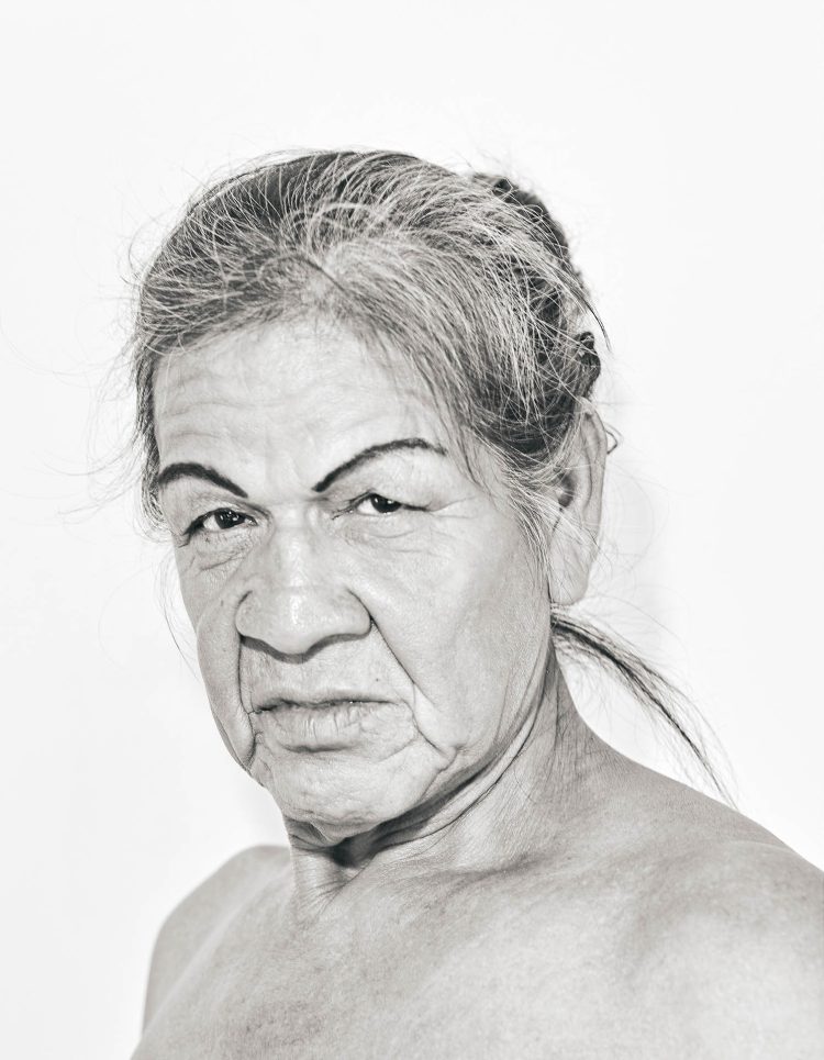 RAMONA
Ramona is a 62-year-old trans woman, mother and grandmother. Her life story unfolds in ways that challenge many common narratives about trans identities. Through decades marked by resilience and care, she built a family and a life that moves between memory, tenderness and quiet strength.