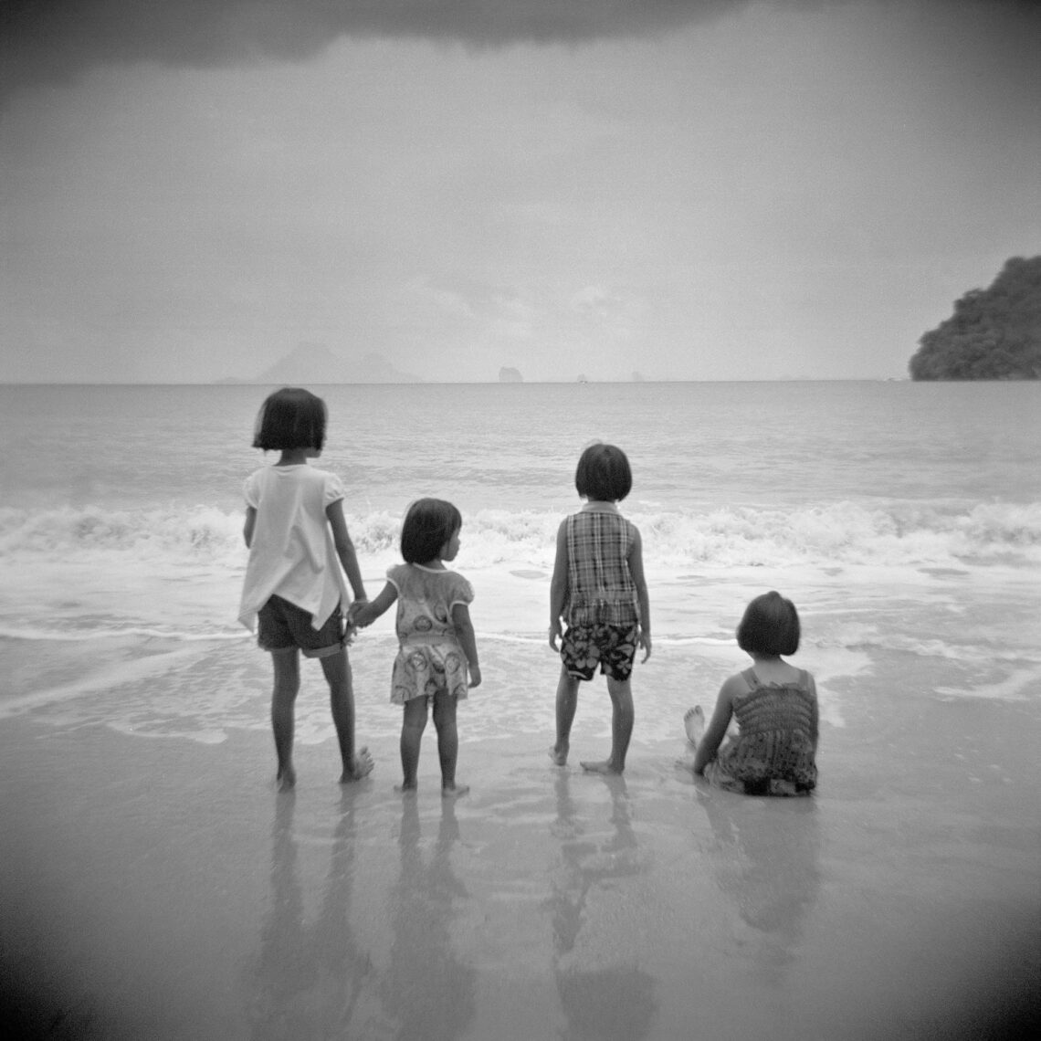 Time and tide pass unacquainted